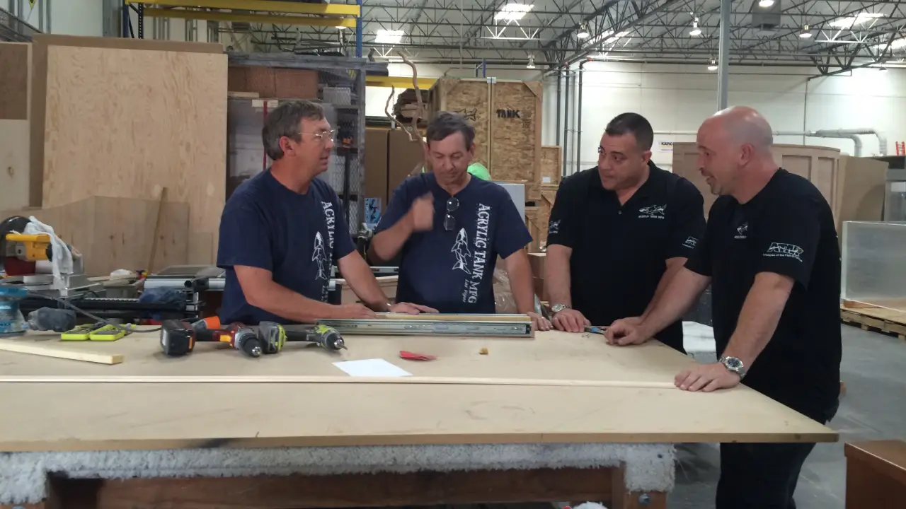 Animal Planet - Tanked