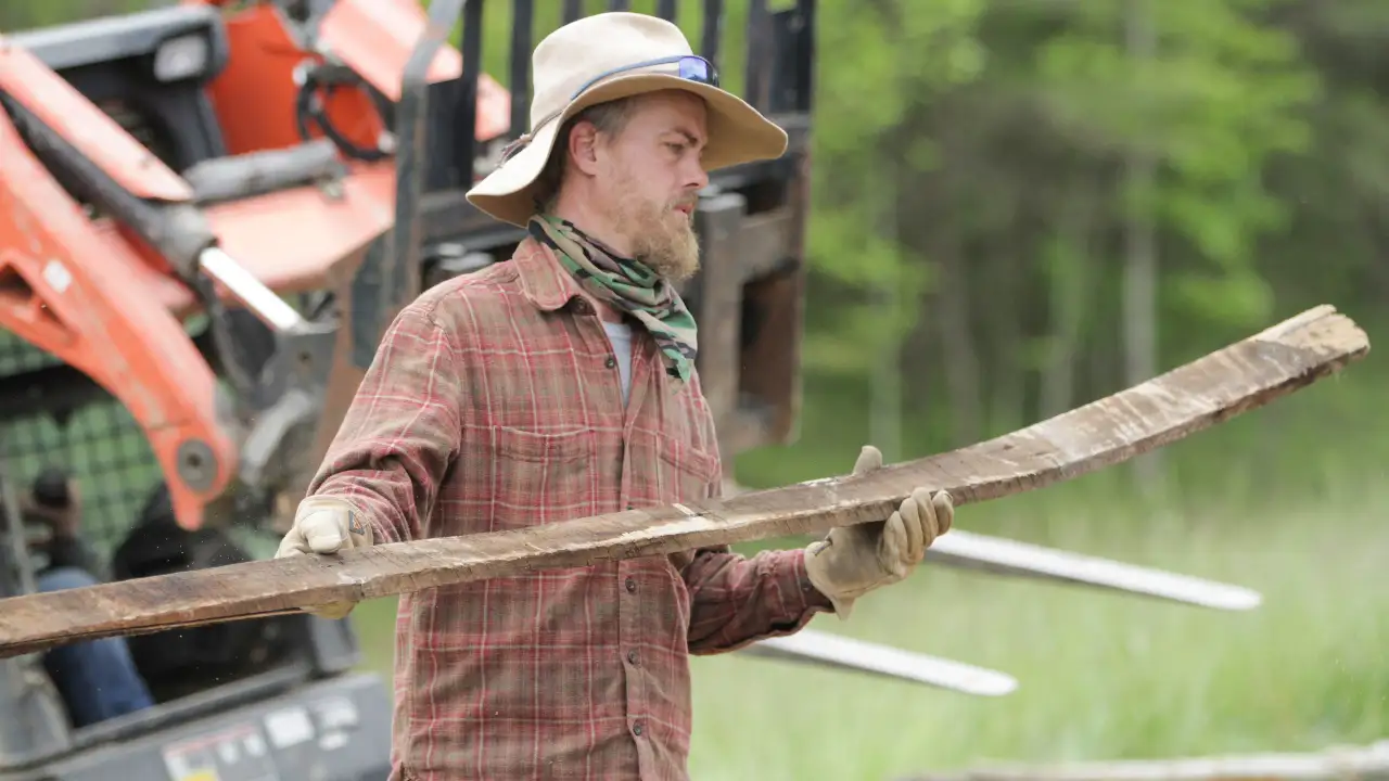 Discovery Channel - Barnwood Builders