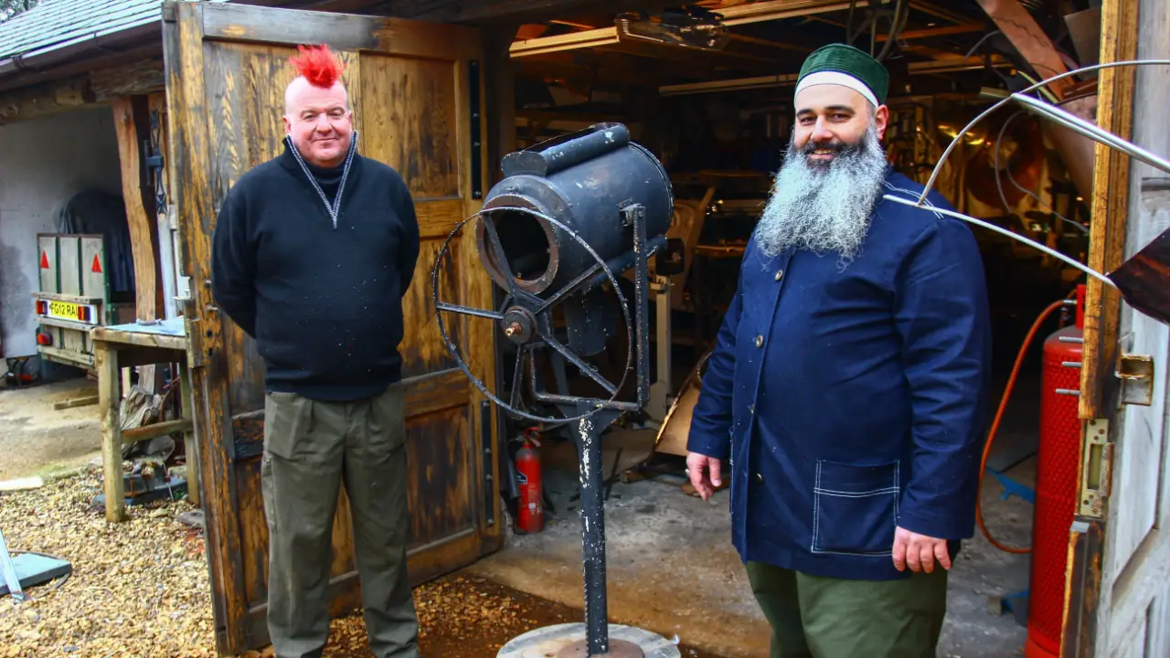 Salvage Hunters: The Restorers