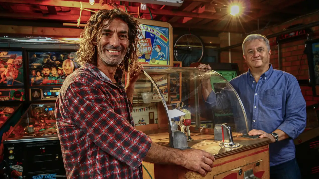 Salvage Hunters: The Restorers