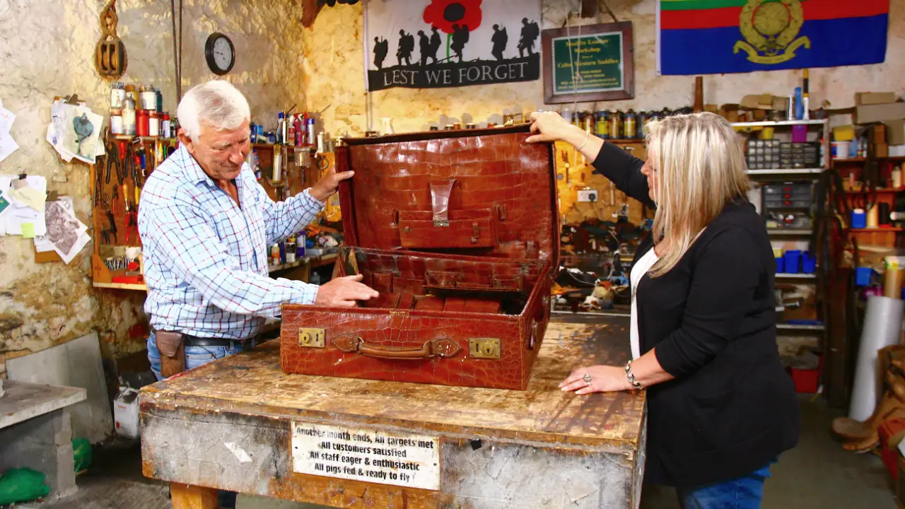 Salvage Hunters: The Restorers