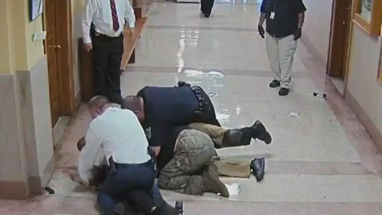 Investigation Discovery - Chaos In Court