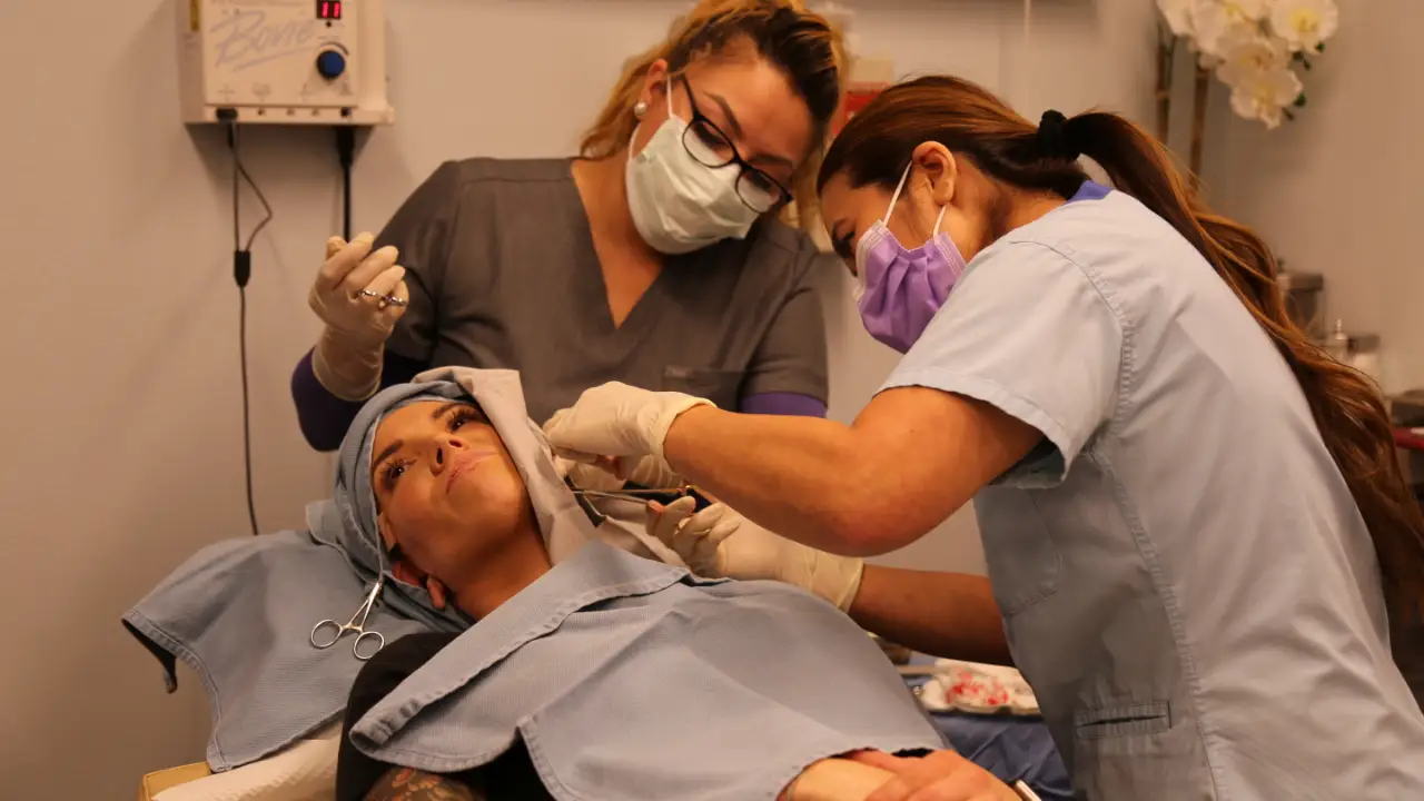 TLC - Dr. Pimple Popper: Pop Ups